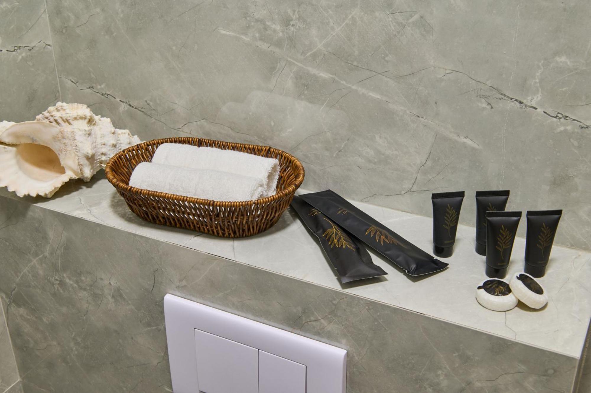 Five Business-Class Rooms In R-House Near Mega Center Αλμάτι Εξωτερικό φωτογραφία